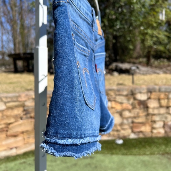 Levi's Denim Girls' Shorty Shorts Double Frayed Edges - Picture 6 of 16